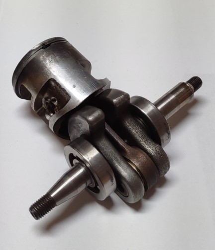 HUSQVARNA 435 525604601 Crankshaft and Gear Assembly (Used)